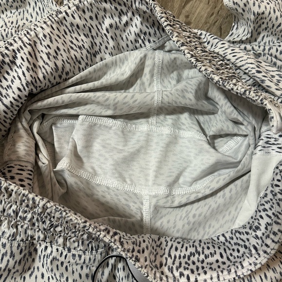 Lululemon Tearaway Pant in Dottie Dash Black/White Size 4 VGUC - Picture 8 of 16